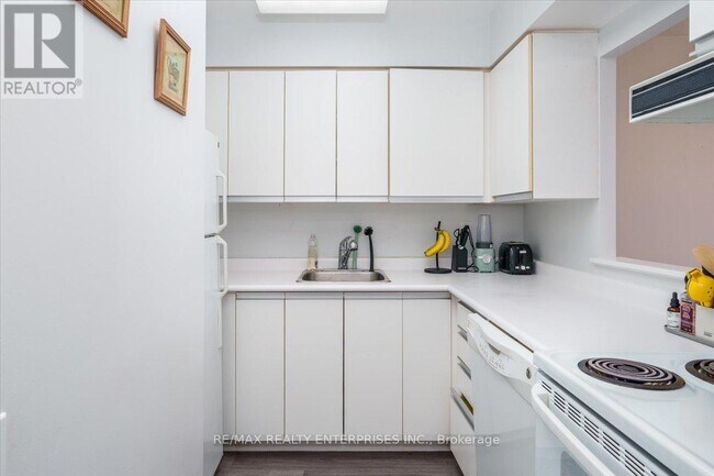 Photo - 21 Overlea Blvd Unit 506
