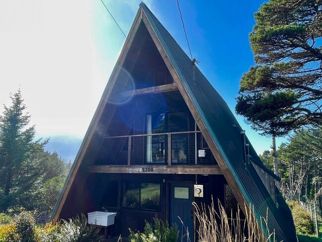 Building Photo - 2780 SW Breakers Dr