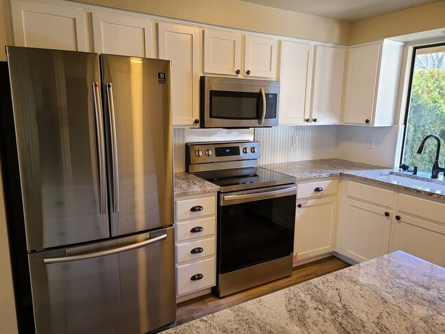 Photo - 1100 Excalibur Dr