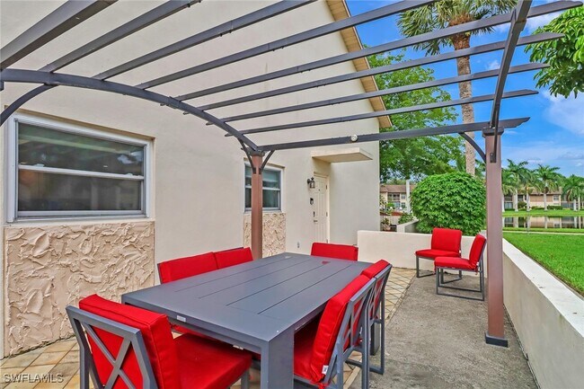 Photo - 185 Cypress Way E