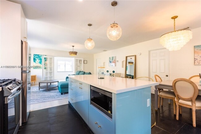 Building Photo - 426 NE 26th St Unit 1