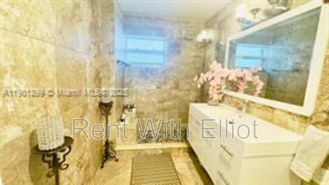 Photo - 329 SE 3rd St