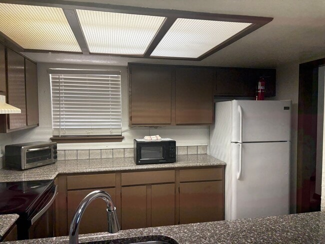 Photo - Modern Comfort in NE OKC – 3 Bed, 2.5 Bath... Townhome