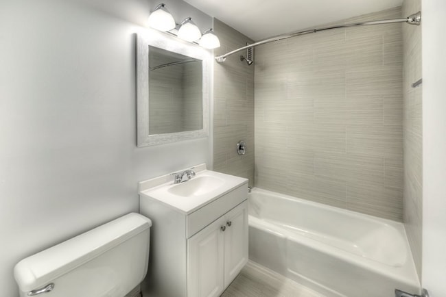 Photo - 1135 S Michigan Ave