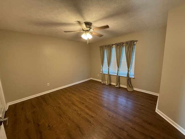 Photo - 10412 Pinoak View Dr