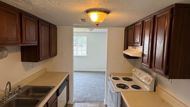 Photo - Good Value 3 BR / 1.5 Bath Glen Allen Town...