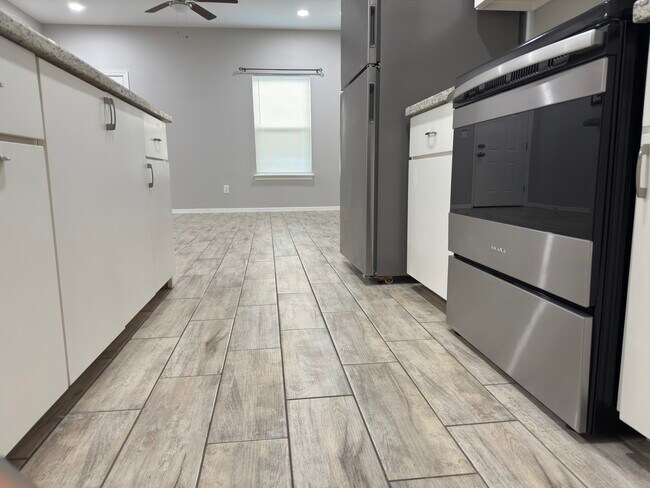 Photo - 1404 W Heritage Dr Unit 2