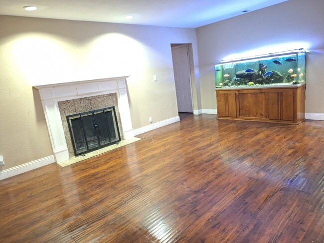 Photo - 240 Cottonwood Dr