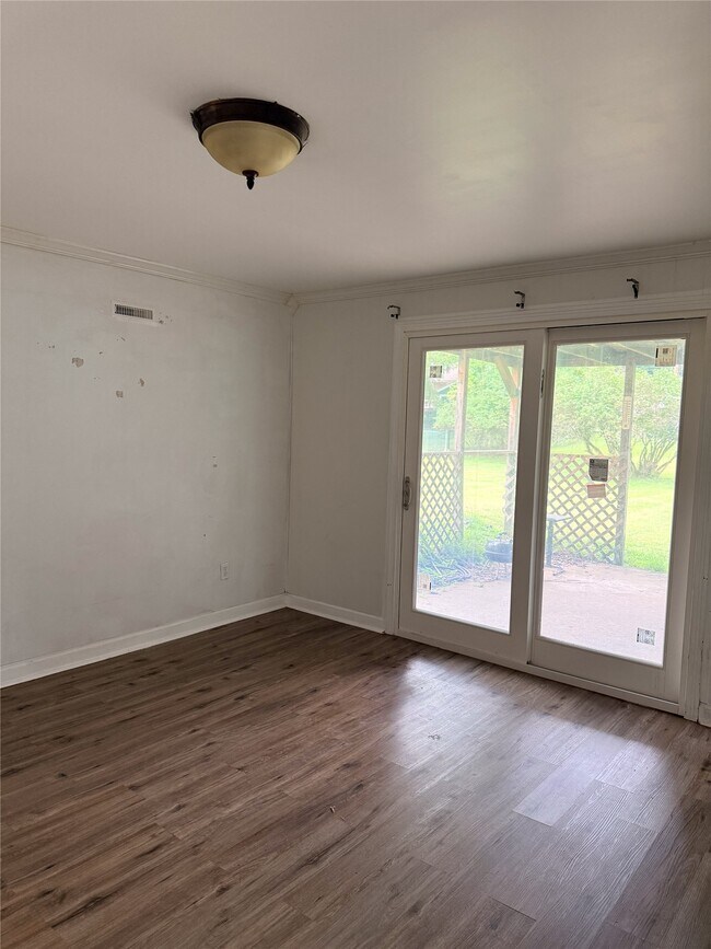 812 Dickinson Dr
