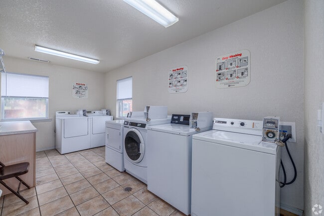 Monett Meadows (Sunset Villa Apartments)