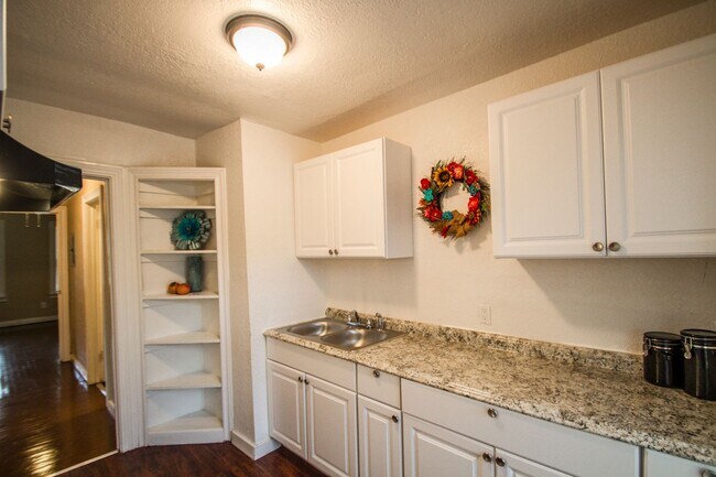 Photo - 932 Poinsettia St Unit 1