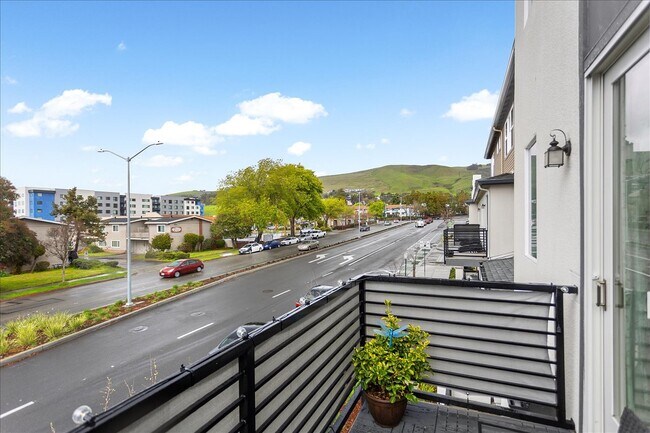 Photo - 403 Industrial Pky