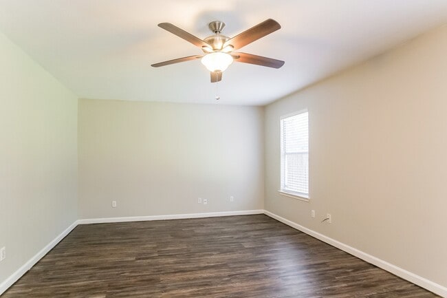 Photo - 1910 Emerald Pathway Dr