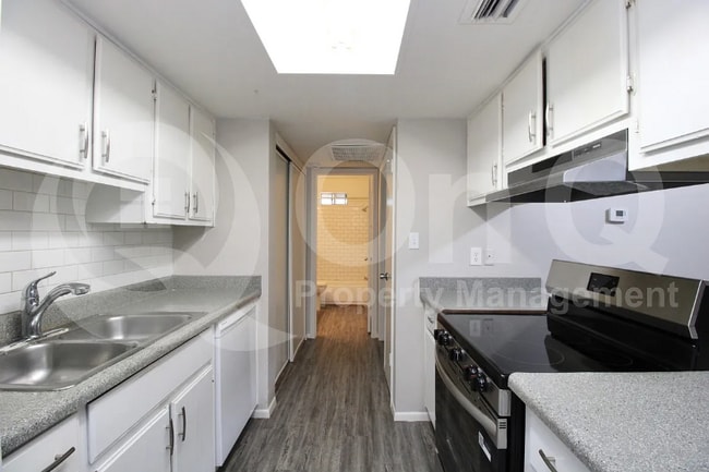 Photo - 3002 E Waltann Ln Unidad 4