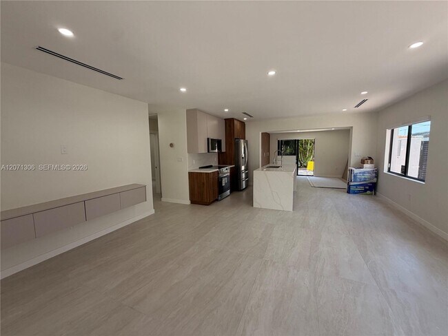 Photo - 3680 NW 16th St