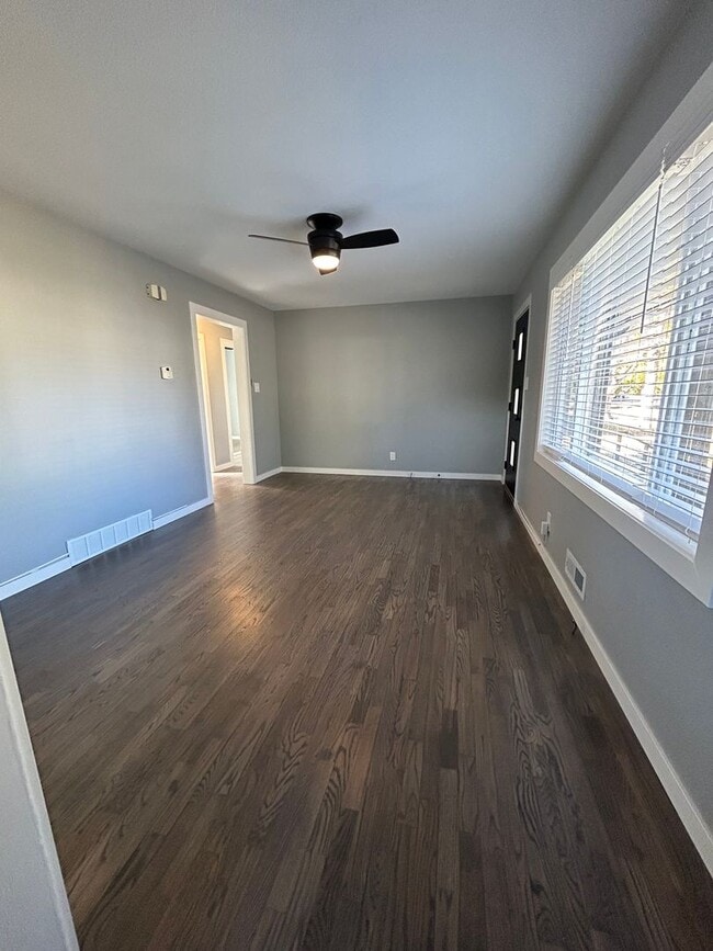 Photo - 1141 E Madison St
