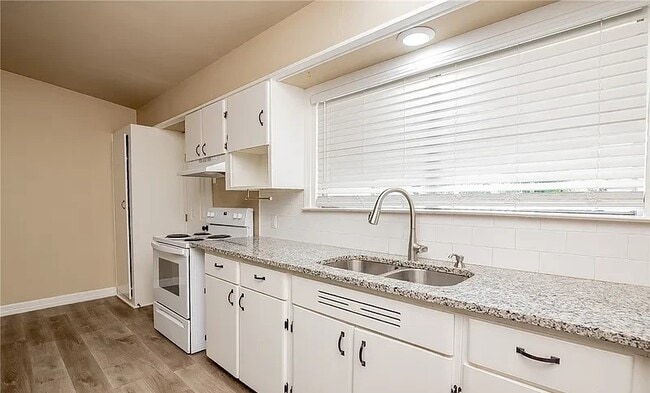 Photo - 4713 Dahlia Ln