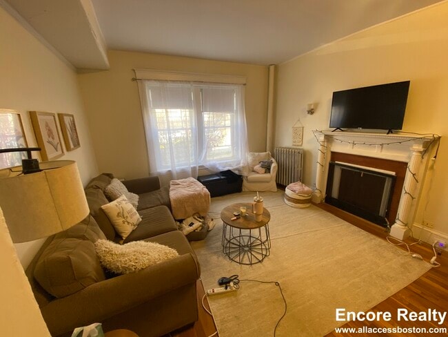 Building Photo - 142 Wood Ave Unit 2 Rental