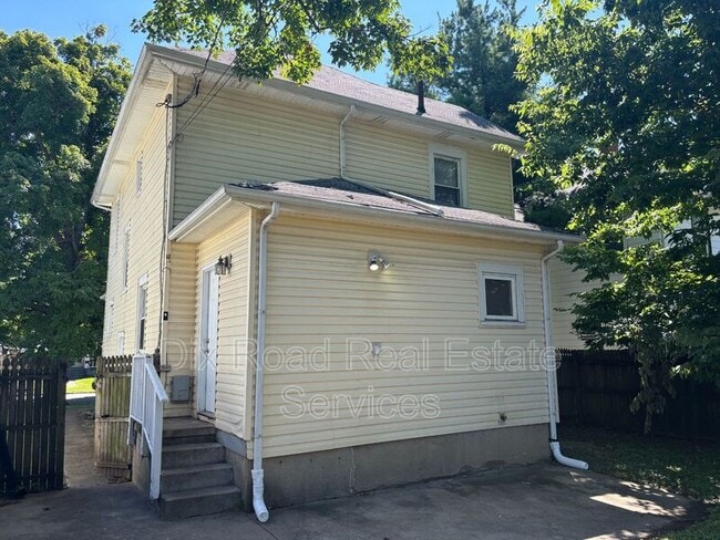Photo - 210 Monroe St