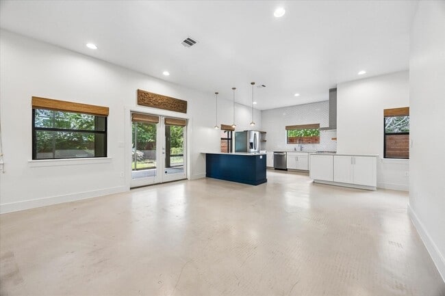 Photo - 4506 Russell Dr