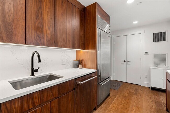 Photo - 45 Province St Unit 906