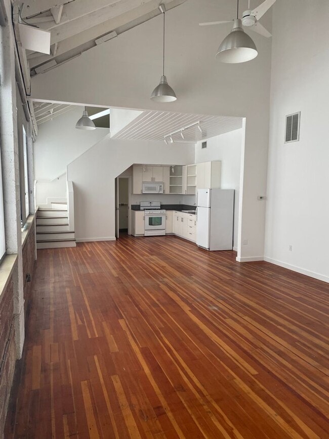 Photo - 950 56th St Unit Loft  B