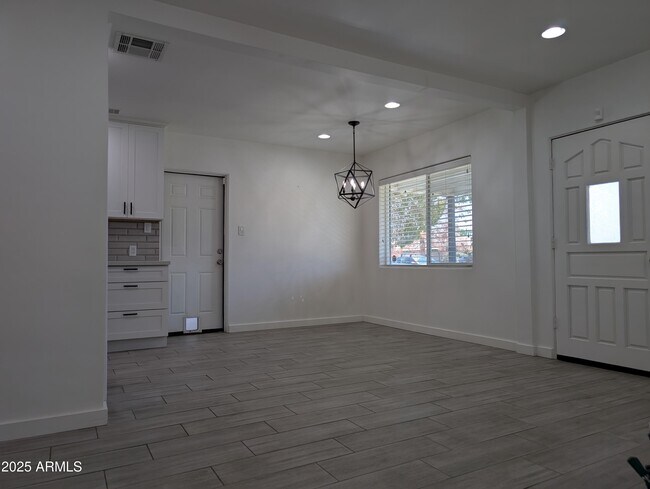 Photo - 3522 E Cheery Lynn Rd