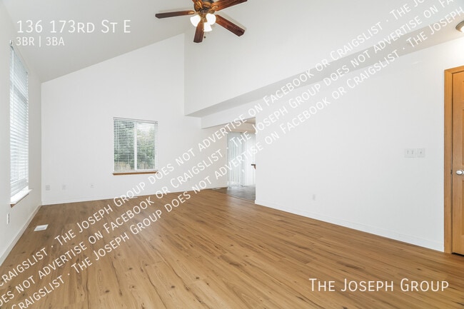 Photo - 136 173rd St E