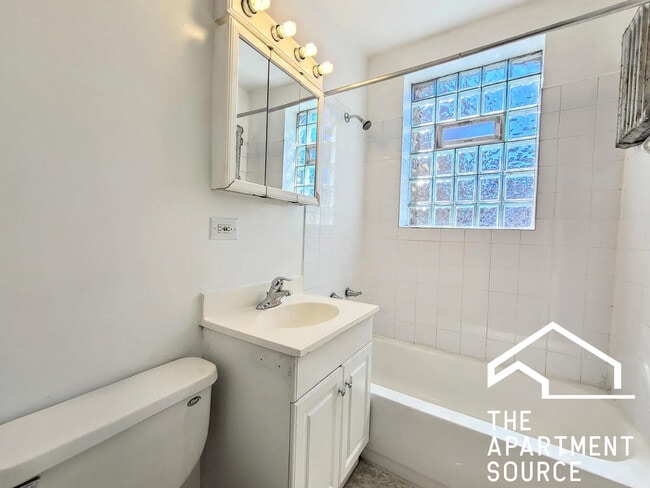 Photo - 540 W Wellington Ave Unit 208