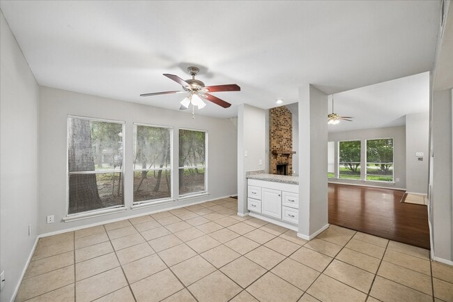 Photo - 2 Goldthread Ct