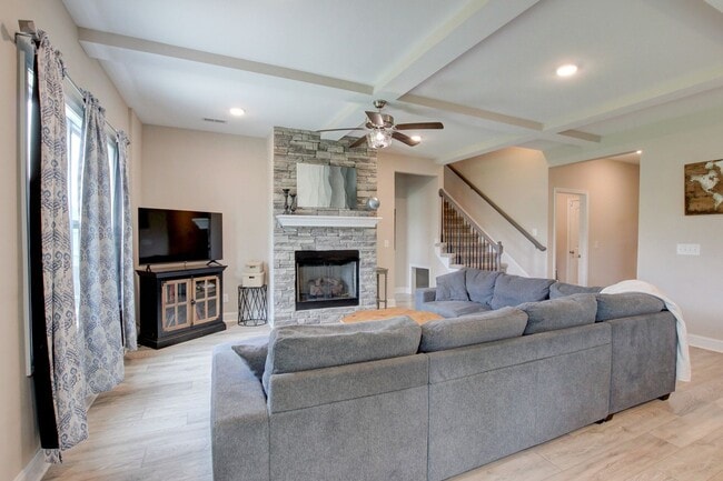 1107 Eagle's View Dr