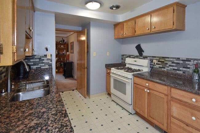 Photo - 2392 Warrensville Center Rd