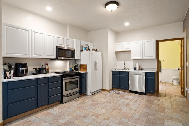 Photo - Private 1-Bed, 1-Bath Walkout Unit - Full ...