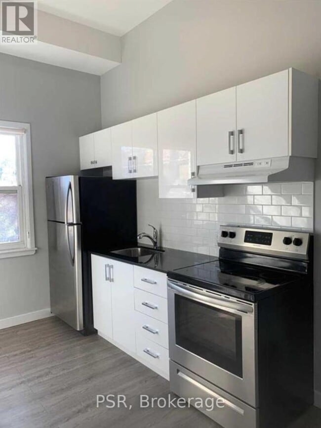 Photo - 205 Gerrard St E