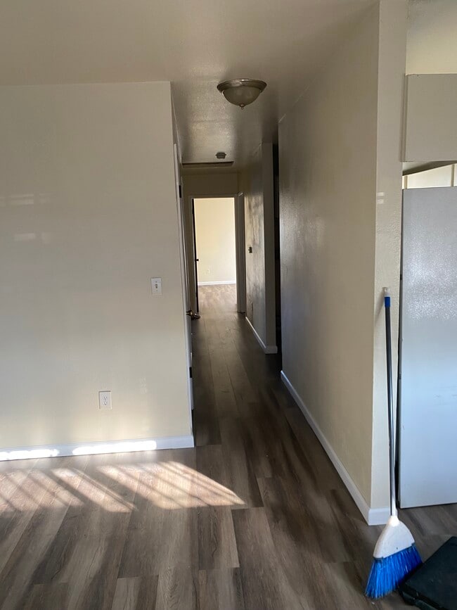 Photo - 11752 Slater St