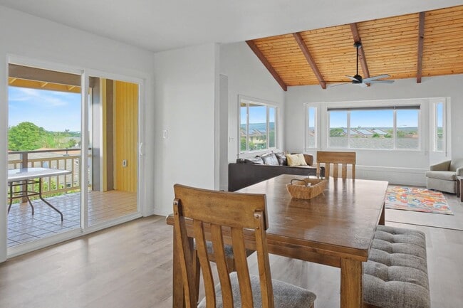 Building Photo - 709 Komo Pl Unit Master Bedroom Upstairs