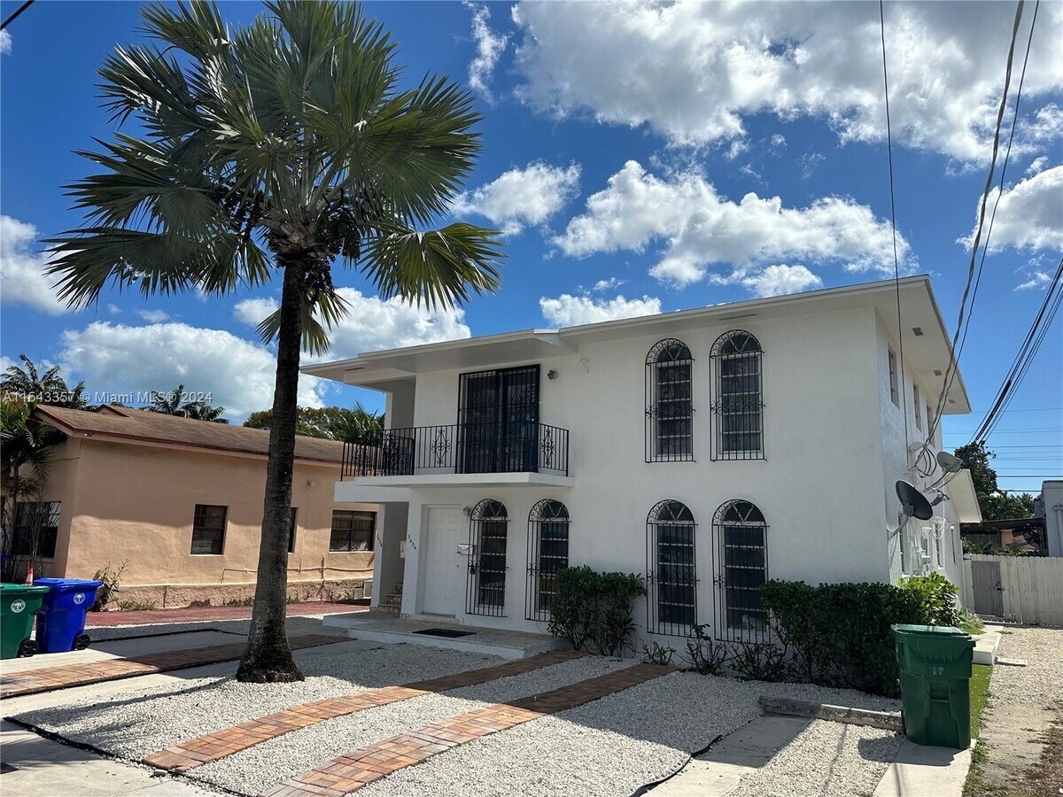 Photo - 3636 SW 6th St Unit 2