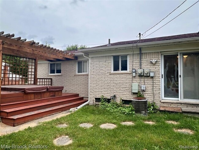 Photo - 6942 Leslee Crest Dr