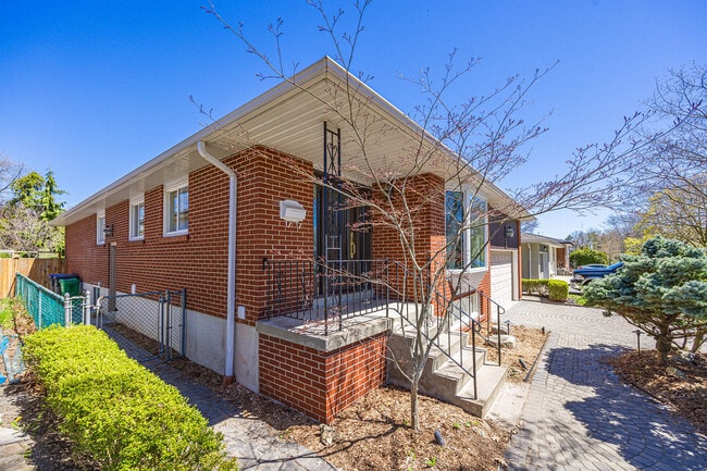 Photo - 942 Fletcher Valley Crescent
