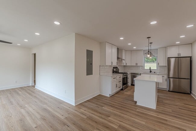 Photo - 525 Rosemont Dr