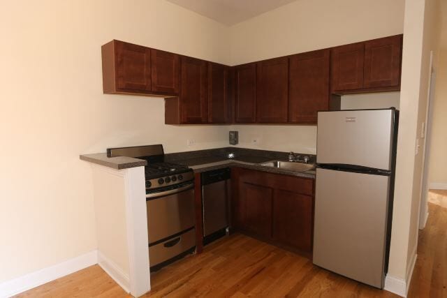 Photo - 824 W Cornelia Ave Unit 013