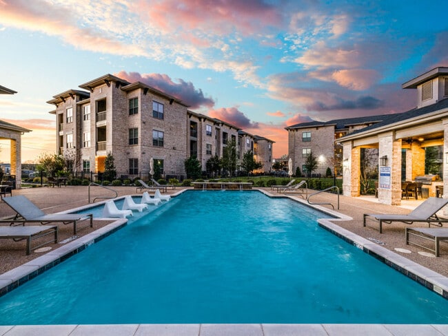 Building Photo - THE MARK ON SOLON Rental