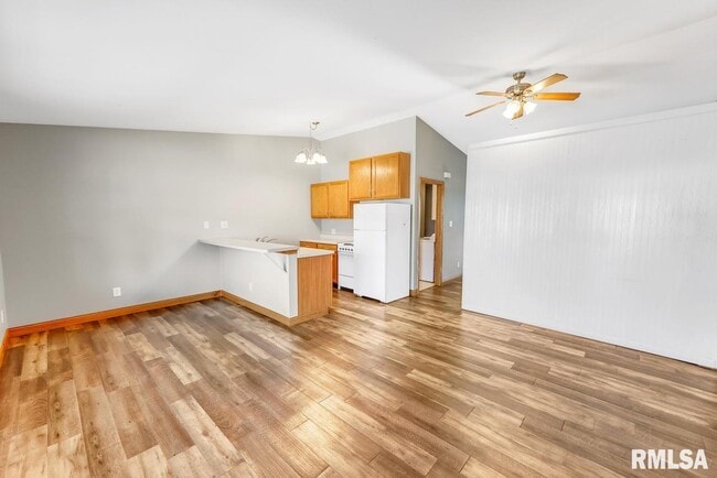 Photo - 103 E 2nd St