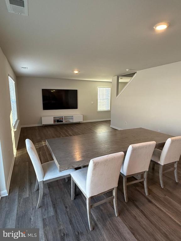 Photo - 367 Centergate Dr