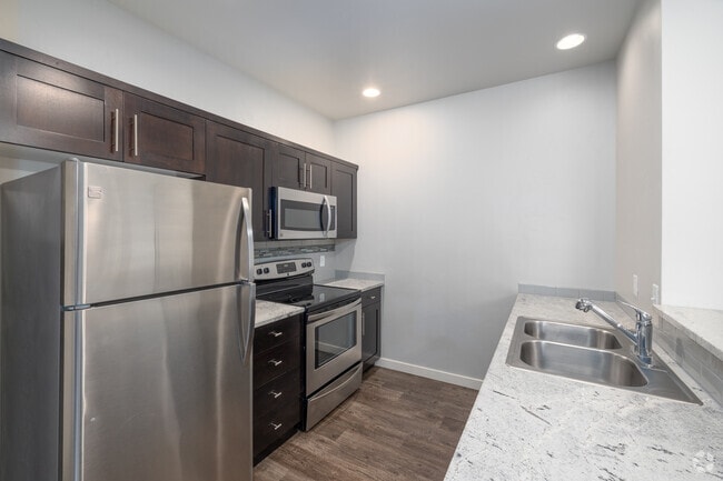 3BR, 2BA - 1,192SF
