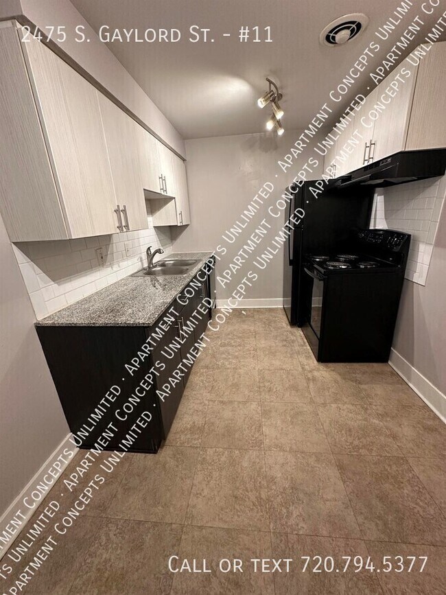 Photo - 2475 S Gaylord St Unidad #11