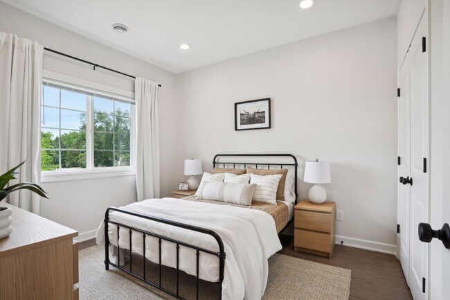 Photo - 613 S Division St