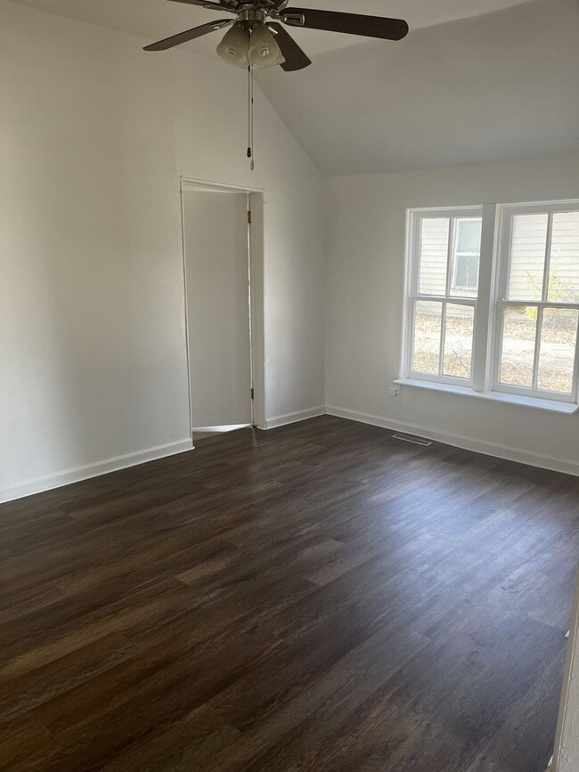 Photo - Charming 2-Bedroom Home with Expansive Bac...