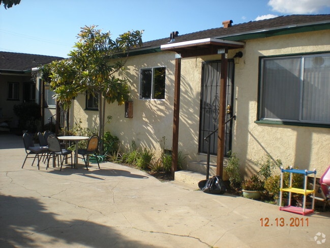 Building Photo - 1842 22nd St Rental