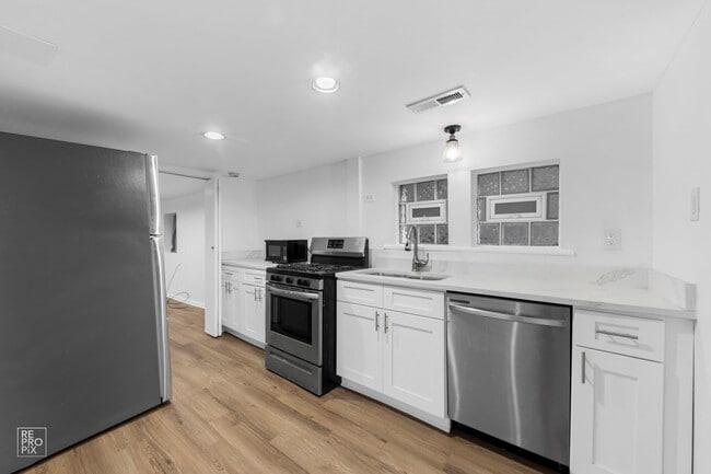 Photo - 3414 N Damen Ave